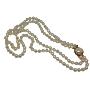 𝅺Vintage high quality faux pearl necklace fancy clasp classy timeless costume.